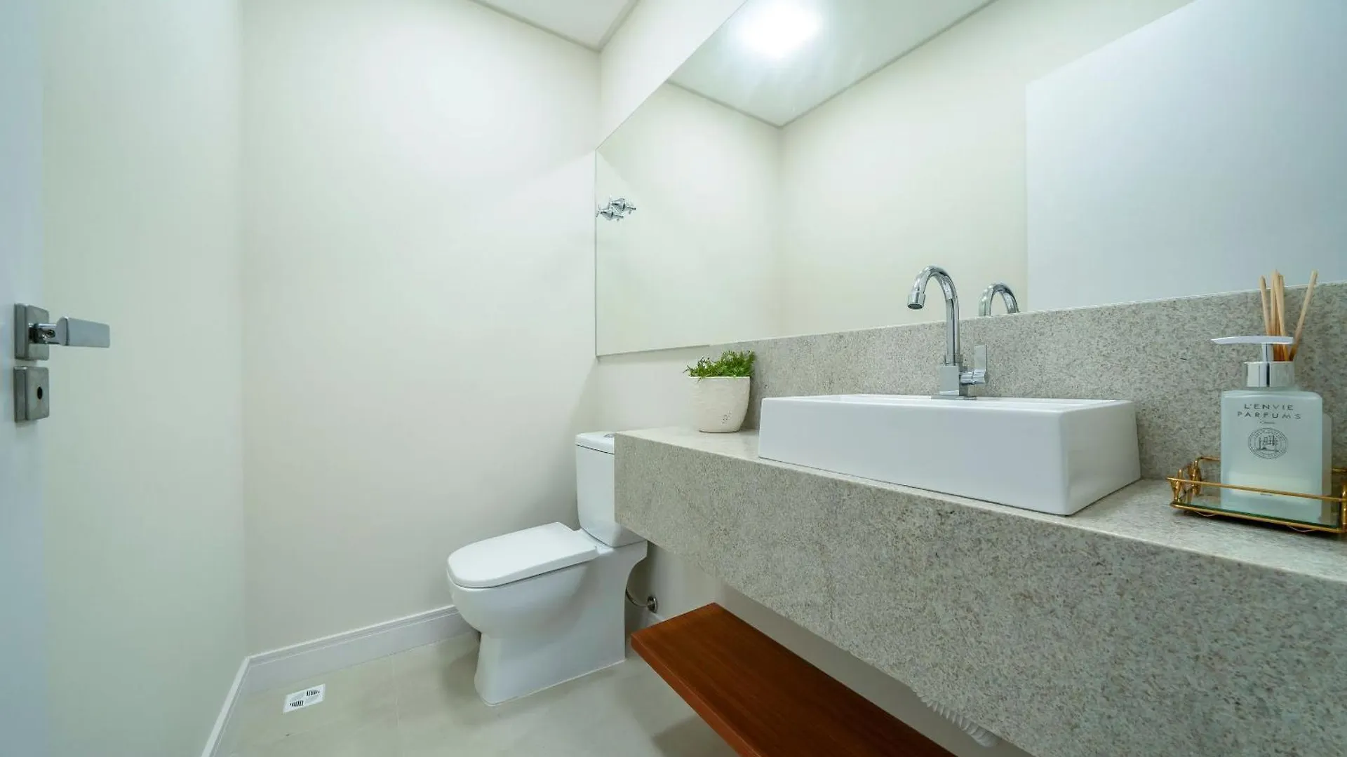 A07 - Apartamento 301 Bloco 3 - Waldgarten - 50M Do Mar - Condominio De Alto Padrao Com Piscina E Academia. Bombinhas Apartment
