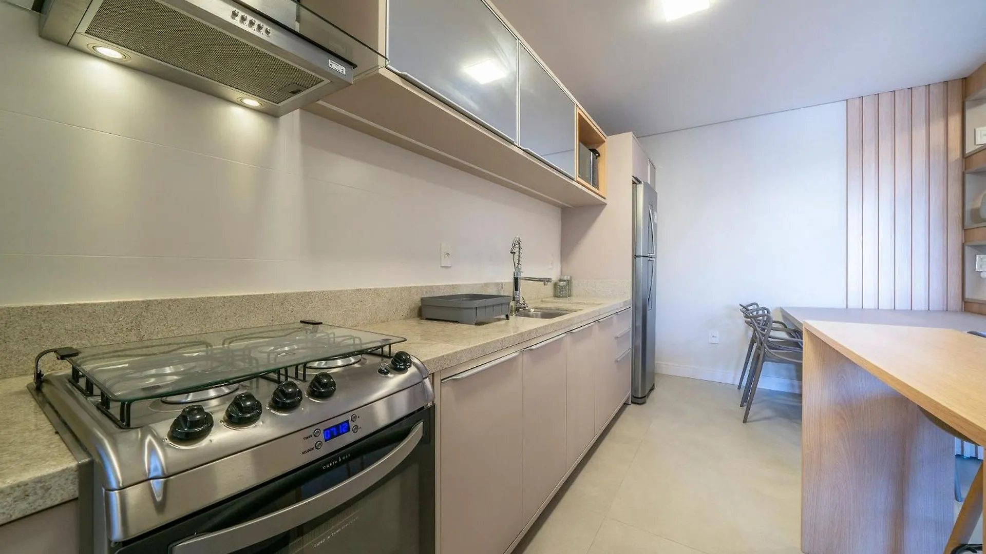 Apartment A07 - Apartamento 301 Bloco 3 - Waldgarten - 50M Do Mar - Condominio De Alto Padrao Com Piscina E Academia. Bombinhas